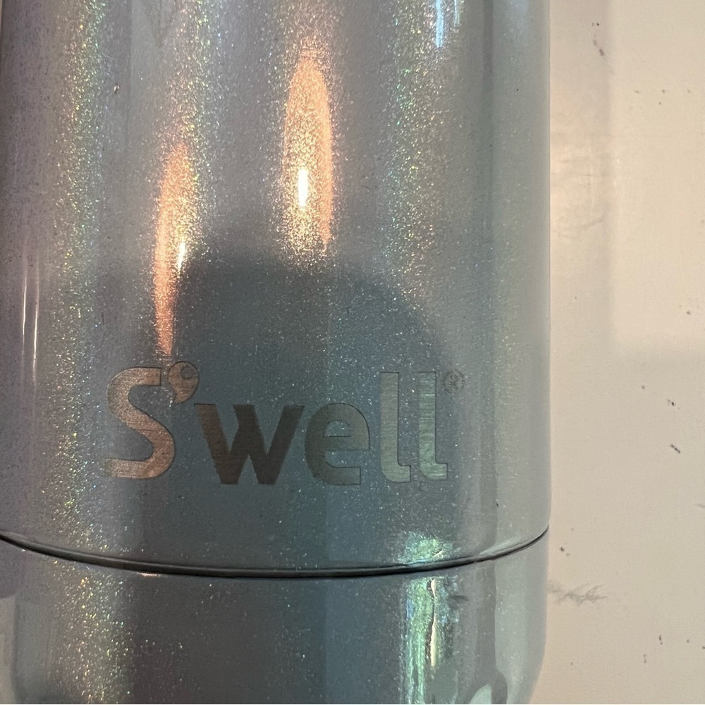 𝅺PRETTY pair of S’well water bottles - Picture 11 of 11